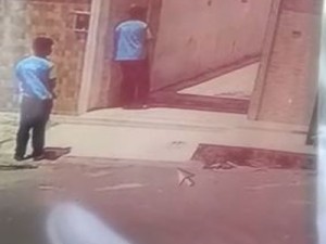 Falsos membros de comunidade religiosa pedem doações por conta da Covid-19, e assaltam casa de idosa em Fortaleza