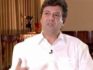 Exclusivo: 'brasileiro não sabe se escuta o ministro ou o presidente', diz Mandetta