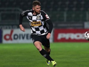 Em busca de um lateral-direito, Palmeiras monitora situação de Fabiano no futebol português