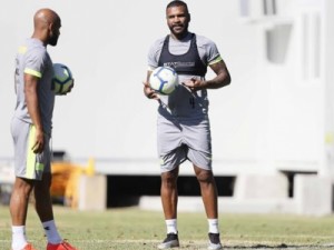 DM do Vasco destaca evolução de Breno e freio em Talles: "Quer fazer o passinho dele"