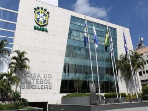 Opinião: CBF tem o dever de ajudar o futebol brasileiro na crise do coronavírus, mas não deve distribuir dinheiro a clubes da elite