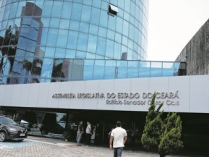 Deputados dão aval a contenção de gastos dos três poderes no Ceará