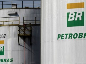 Refinarias da Petrobras têm forte queda na produção, diz Agência
