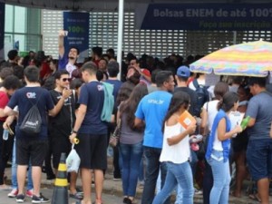 Camilo prorroga decreto de isolamento e aumenta rigor sobre operações das empresas no CE