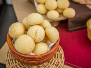 Pão de queijo: aprenda a fazer em casa com receitas fáceis