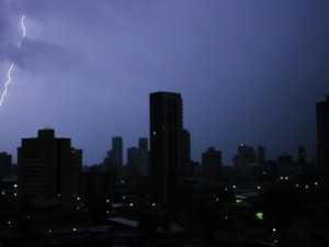 Ceará registra cerca de 3 mil raios durante a madrugada desta terça (21)