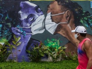 Mais capitais tornam obrigatório o uso de máscaras fora de casa nesta quinta-feira