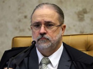 Rui Falcão pede a Aras que investigue pensão citada por Moro