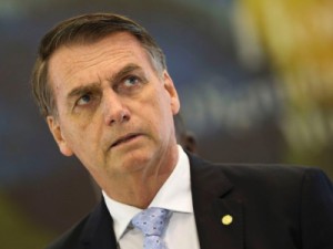 Decreto de Bolsonaro amplia lista de serviços essenciais que podem funcionar