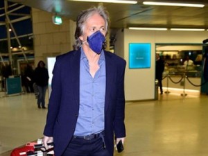 A caminho do Brasil, Jesus diz que grande time formado e carinho da torcida o motivam a ficar no Flamengo