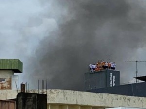 Detentos fazem agentes reféns durante rebelião em presídio de Manaus