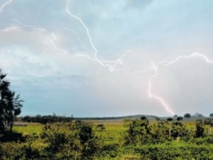 Em 4 meses, número de raios no Ceará supera o dobro do registrado no ano passado