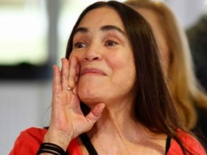 Grupo de 512 artistas divulga manifesto de repúdio a Regina Duarte