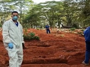 Coveiro de SP faz até 80 enterros ao dia: ‘Não para’