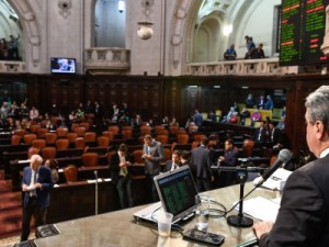 RJ – Deputado propõe projeto de lei para volta do futebol, jogos exclusivos no Maracanã