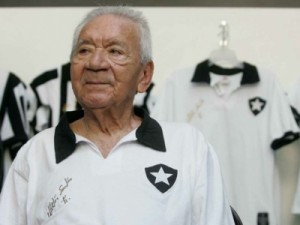Ídolo do Botafogo, Nilton Santos faria 95 anos; torcedores relançam site com homenagens