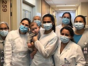 EMOCIONANTE - Bebê que venceu a Covid-19 terá festa virtual de 6 meses, após 54 dias no hospital