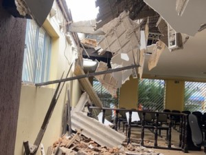 Teto de Câmara Municipal desaba após chuvas em Tianguá