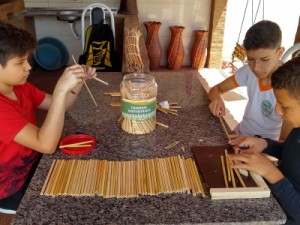 Alunos da rede pública criam canudo ecológico a partir da cana-de-açúcar no Interior