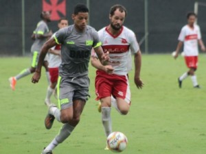 Marrony vai a São Januário se despedir após acerto com o Galo