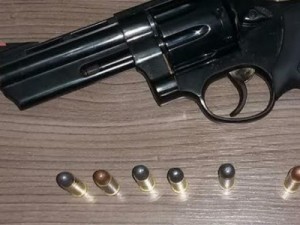 PM apreende revólveres e espingardas, e prende cinco pessoas em três cidades do Cariri