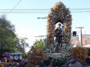 Festa de Santo Antônio fica encerra com procissão a tarde
