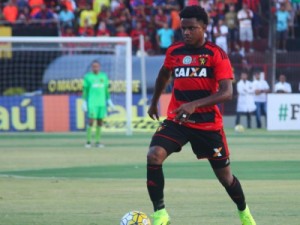 Fortaleza nega qualquer negociação com volante Rithely, do Sport