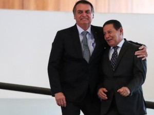 TSE retomará na próxima terça julgamento de ações que pedem cassação da chapa de Bolsonaro