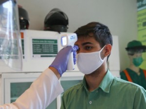 Ceará teve duas ondas de casos da Covid-19, diz Secretaria da Saúde