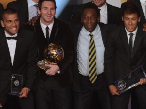 Pelé cumprimenta Messi por marca na carreira: "Bem-vindo ao clube dos 700 gols"