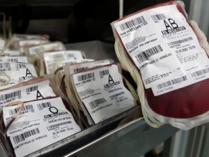 Após decisão do STF, Anvisa revoga restrição à doação de sangue por homens gays