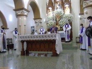 Dom Gilberto e seis padres celebram missa de 7º Dia de Vida Eterna do Mons. Eusébio