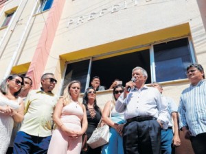 Um ano após prefeito ser denunciado por estupros, Uruburetama passa por novas instabilidades políticas