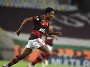 Flamengo volta a bater o Fluminense e fatura 36º título do Carioca