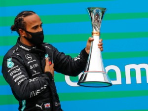 Hamilton vence, iguala marca de Schumacher na Hungria e assume liderança da Fórmula 1