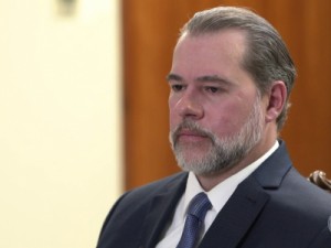 Presidente do STF, Dias Toffoli, sofre acidente doméstico e é internado em hospital de SP