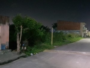 Gestante, filha de 3 anos e dois familiares são baleados em calçada de residência em Maracanaú