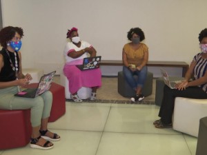 Campanha arrecada dinheiro para comprar computadores para mulheres negras no Recife