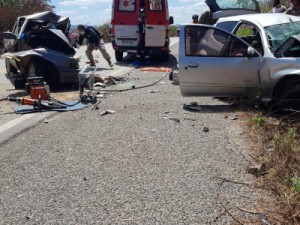 Um morre e três ficam feridos em colisão frontal de dois veículos na BR-020, em Canindé