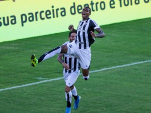 Ceará vence Bahia de virada e leva vantagem para 2º jogo da final da Copa do Nordeste