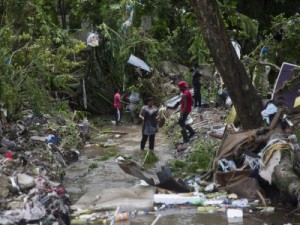 Furacão Isaías passa pelas Bahamas e segue rumo à Flórida