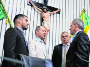 Ações contra André Fernandes acirram divisões internas no PSL