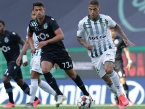Perto do Vasco, Carlinhos é elogiado por espanhol que o treinou no Setúbal: "Precisa estar perto da bola"