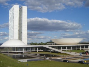 Bolsonaro edita MP que facilita venda de ativos da Caixa