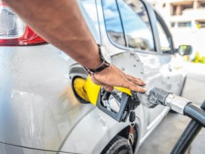 Gasolina vendida no Ceará fica R$ 0,08 mais cara em agosto