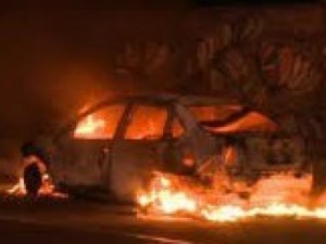 Perícia identifica corpo carbonizado dentro de um carro em Jardim