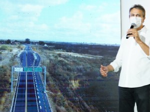 Governo do Ceará inaugura CE-469 e autoriza novo campus da Uece em Crateús