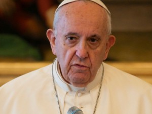 Papa Francisco pede que se pare de 'aterrorizar as pessoas' usando o nome de Deus