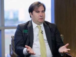 Prorrogação do auxílio emergencial com valor de R$ 600 é muito difícil, diz Maia