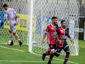 Ferroviário goleia o Vila Nova e dorme na liderança da Série C